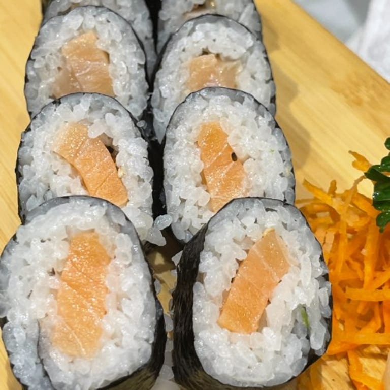 Delicious Salmon Roll: A Sushi Favorite