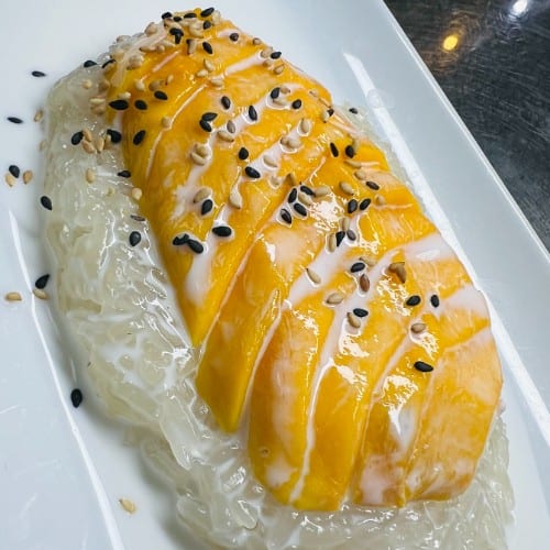 Mango With Sweet Sticky Rice.