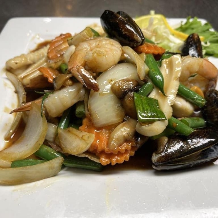 Fresh Seafood Delights: Thai, Japanese, and More