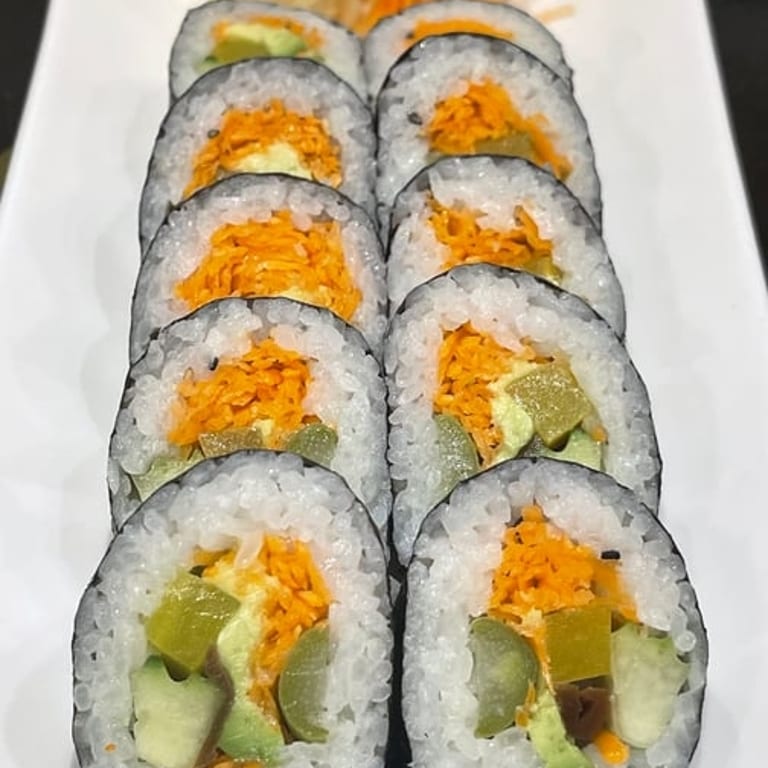 Delicious Vegetable Rolls: Thai, Japanese, and More