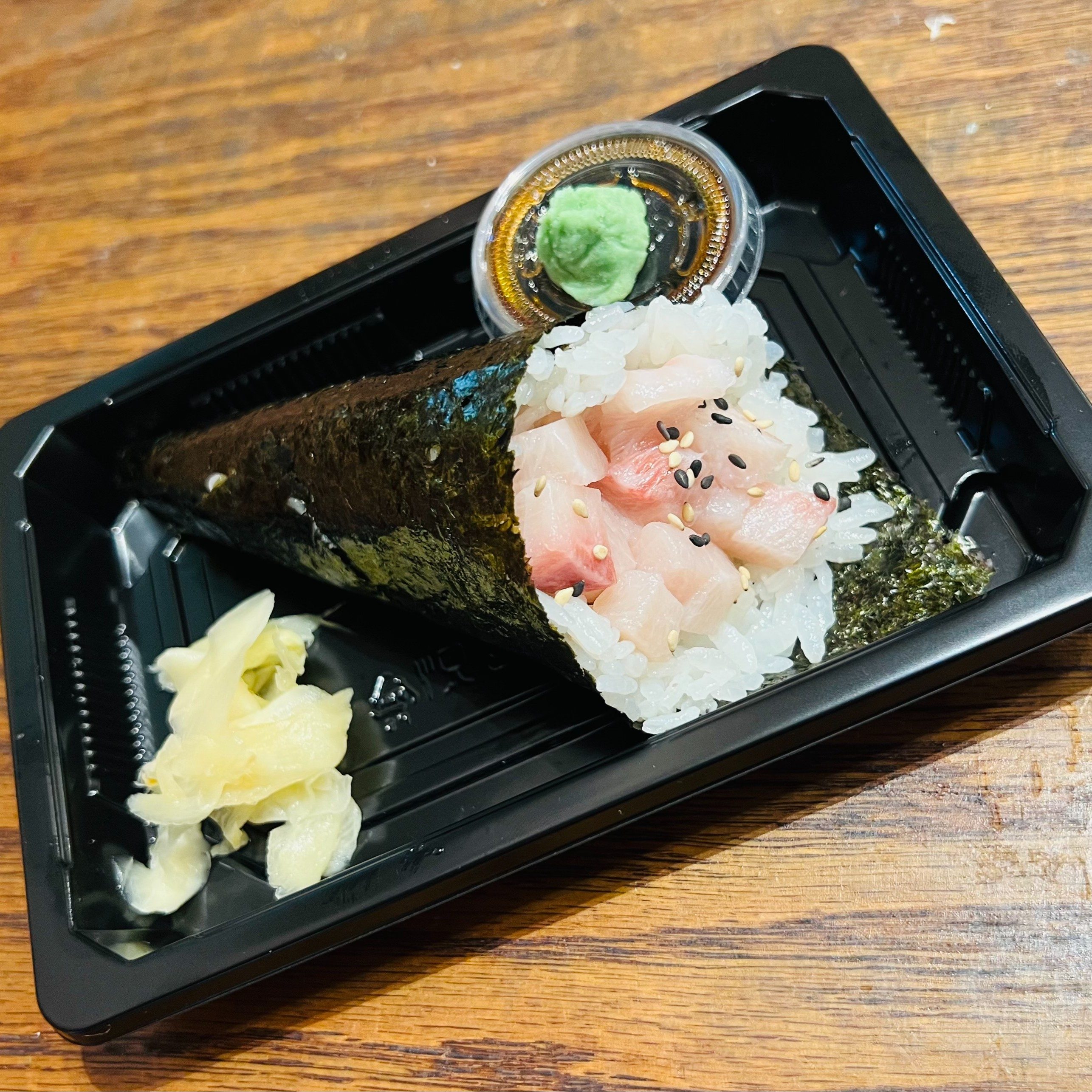Yellow Tail Hand Roll / Temaki.